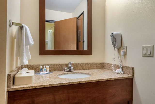 غرفة قياسية بسريرين كوين، Comfort Inn Warren I-69 5/6