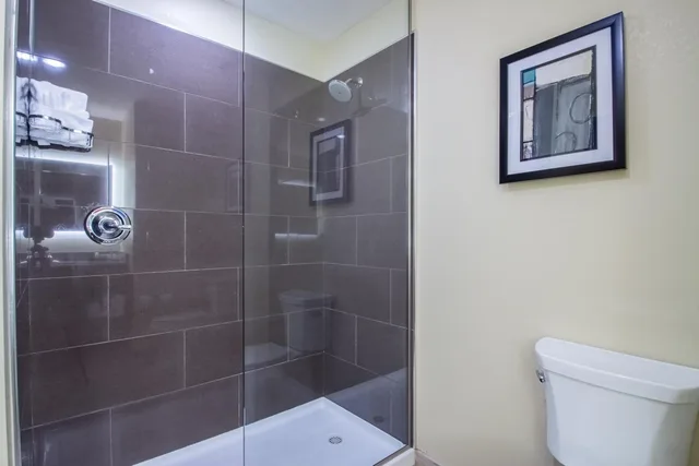 غرفة ديلوكس بسرير كينج، Cobblestone Inn & Suites - St. Mary S 7/8