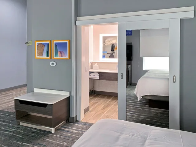 Studio, King Bed, Hampton Inn and Suites Houston East Beltway 8 4/5