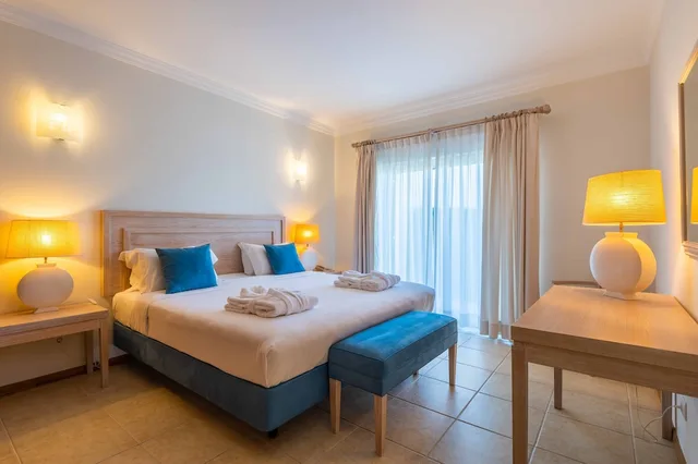 2 Bedrooms, Family, Apartment, Twin Beds, Pool Side، Vale D'oliveiras Quinta Resort And Spa 3/5