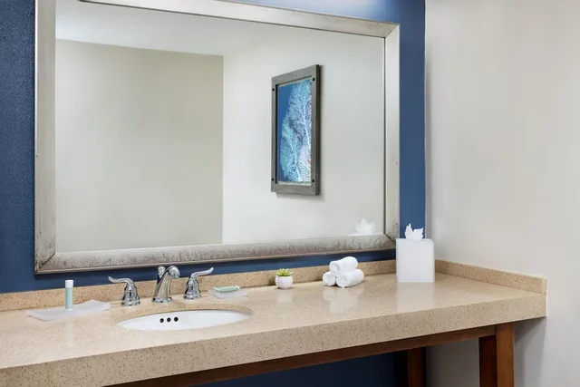 غرفة بسرير كينج بإطلالة على الحديقة، Fairfield Inn Suites Key West At the Keys Collection 8/9