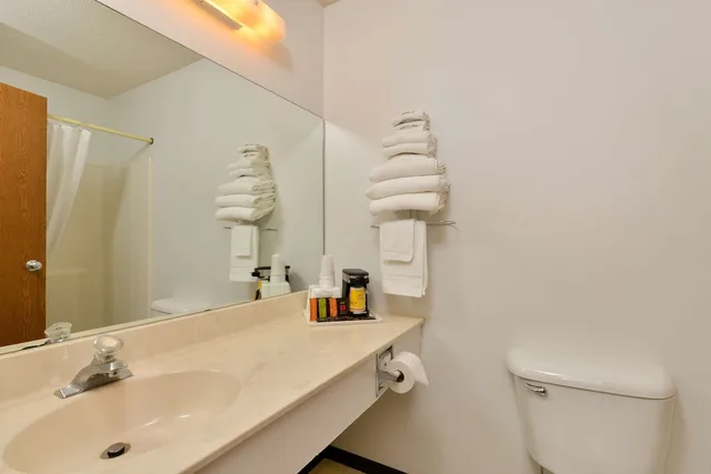 غرفة بسرير كوين، Americas Best Value Inn Suites Clear Lake 5/6