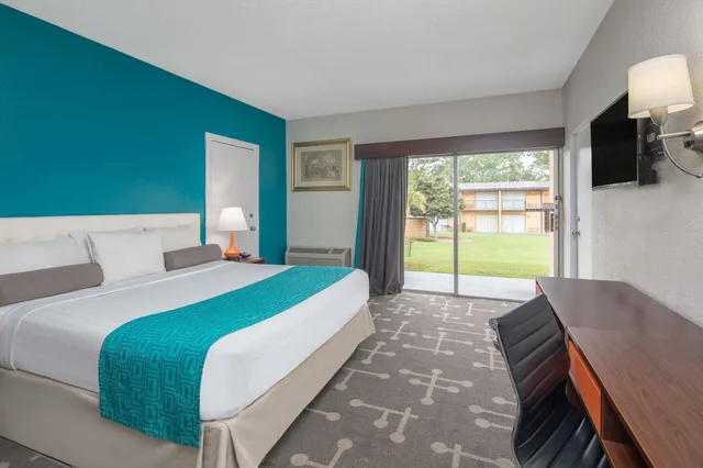 غرفة قياسية بسرير كينج، Howard Johnson By Wyndham Athens 2/5