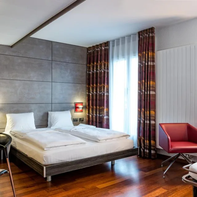 Room, Triple, Street Side View، Sternen Oerlikon Hotel 2/8