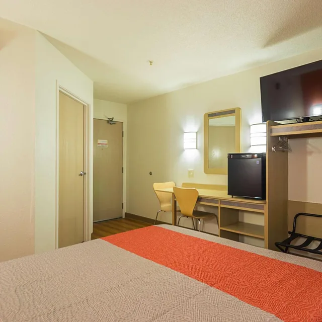 غرفة بسرير كوين لذوي الإعاقة، Motel6 Whitby ON - Toronto East 6/10