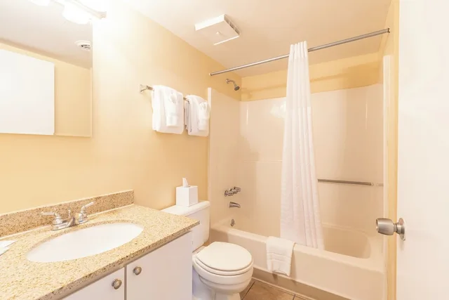 2 Bedrooms, Condo, Traditional, 2 Double Beds, King Bed, Bay View, Sofa, Balcony, Bay Club Resort 4/6