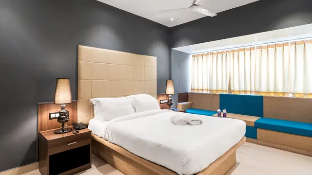 غرفة بريميوم كلاسيكية بسرير كينج بإطلالة على المدينة، NIRANJANA HOTEL 6/9