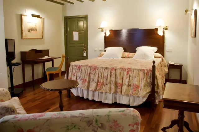 Room, Hot Tub, Las Casas De La Juderia Sevilla 2/2