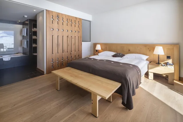 جناح بسرير كينج بإطلالة على البحيرة، Frutt Resort 3/3