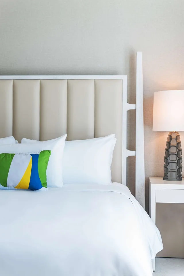 Junior Suite, King Bed, 2 Queen Beds, Pool Side, Accessible، Conrad Fort Lauderdale Beach 3/6