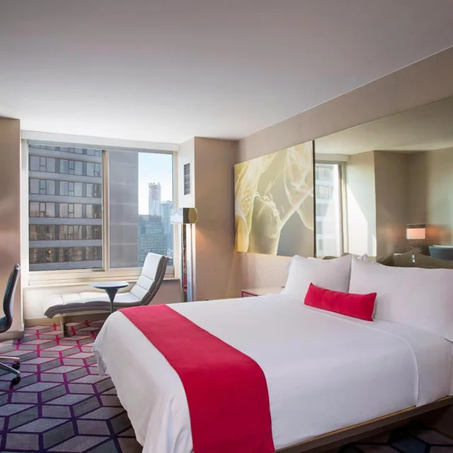 Spectacular, Guest Room, King Bed, Skyline View، W New York Times Square 2/5