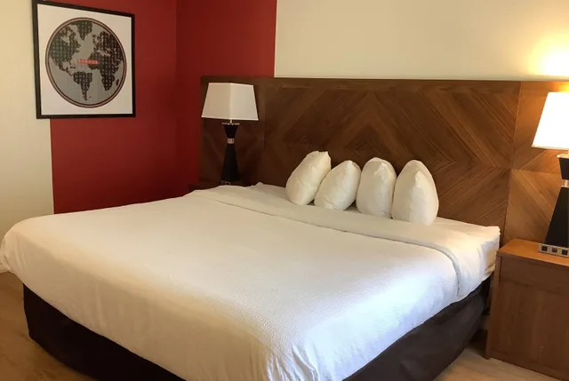غرفة بسرير كينج، Ramada by Wyndham Arnprior 3/6