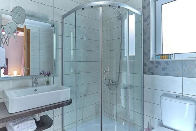 بنغل حصري بسرير كوين مع سرير سحّاب إضافي مع أريكة بمسبح خاص، Nymphes Luxury Apartments 5/7