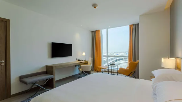 غرفة بسرير كينج للمدخنين، فندق كلاريون مطار جدة(Clarion Hotel Jeddah Airport) 5/8