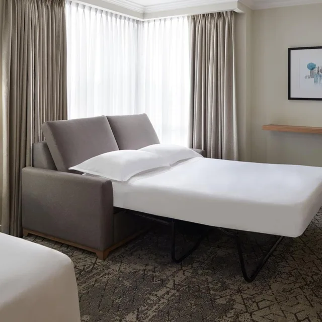 غرفة سوبيريور بسرير كينج، Sheraton Parkway Toronto North Hotel Suites 4/10