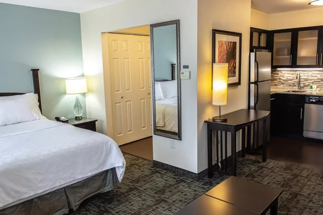 استوديو بسرير كوين، Staybridge Suites Minot 1/2