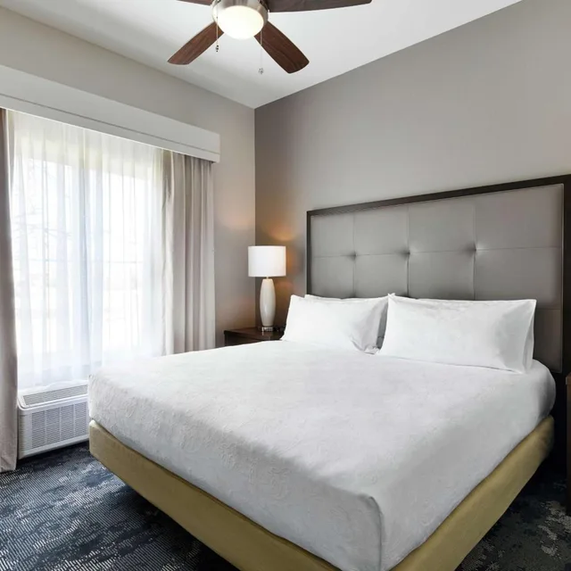 جناح بسرير كينج بغرفة نوم واحدة مع أريكة، Homewood Suites By Hilton Champaign-Urbana 1/6