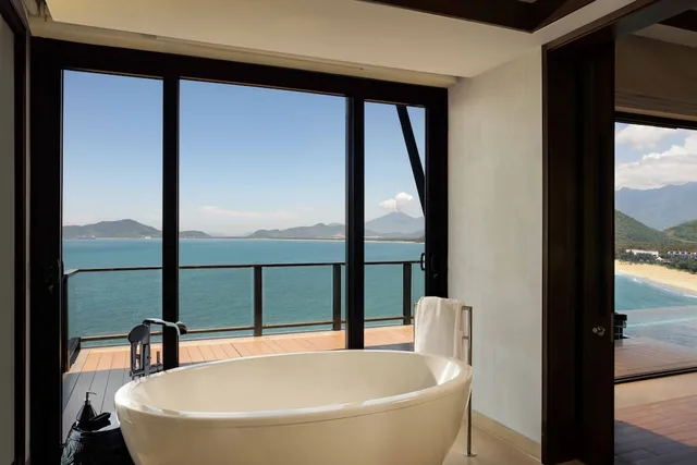 3 Bedrooms, Hill, Villa, Twin Beds, 2 King Beds, Sea View، Banyan Tree Lang Co 5/6