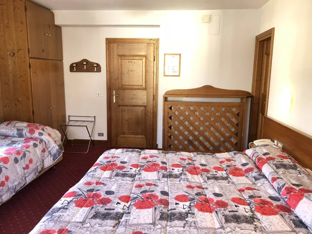 غرفة قياسية ثلاثية بسرير كوين وسرير فردي، Majoni Hotel 7/10