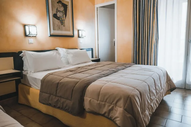 غرفة سوبيريور ثلاثية بسرير كوين وسرير فردي بإطلالة على البحر بشرفة، Hotel Le Subrini 2/4