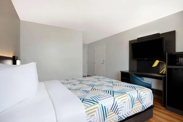 غرفة بسرير كينج، Motel6 San Antonio, TX - South 4/10