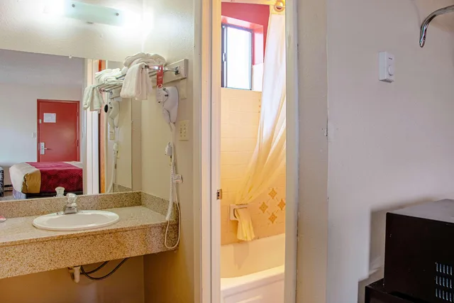 غرفة بسرير مزدوج، Econo Lodge Cortez near Mesa Verde 4/4