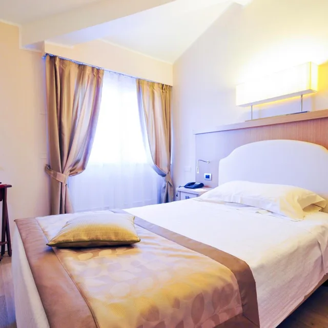 Deluxe, Single, Side Lake View, Balcony، Hotel Sirmione E Promessi Sposi 1/2