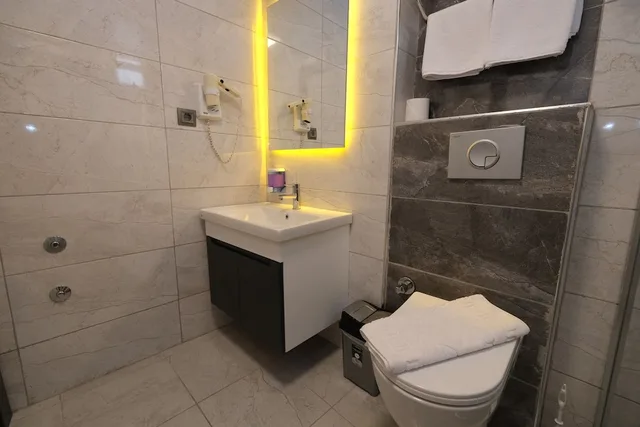 2 Bedrooms, Family, Quadruple, 1 Double and 3 Single Beds، Alanya Risus Park Hotel 4/7