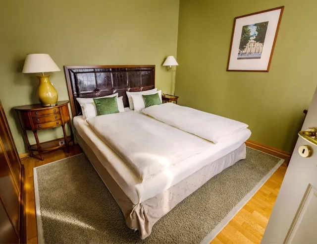 غرفة سوبيريور بسرير كينج، Louisas Place Hotel 3/4