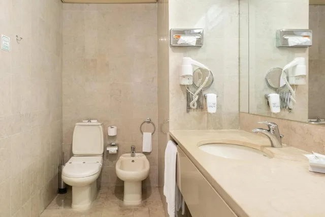 غرفة ثلاثية، Hotel Holiday Inn Porto 2/3