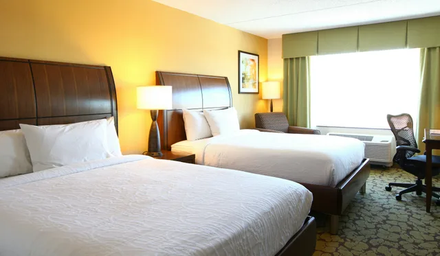 غرفة بسريرين كوين، Hilton Garden Inn Olathe Ks 1/1