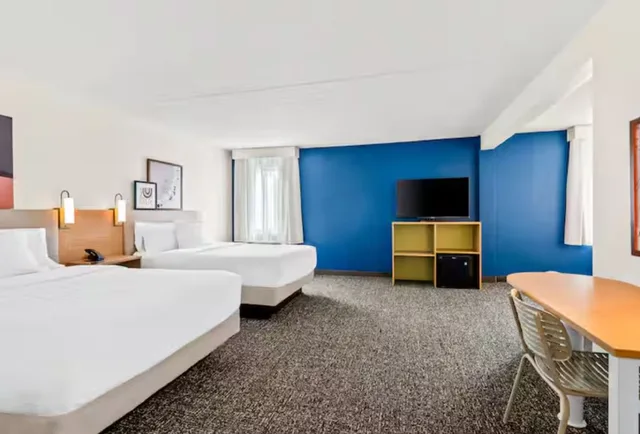 غرفة بسريرين كوين مع أريكة لذوي الإعاقة، Spark by Hilton Lexington 4/10