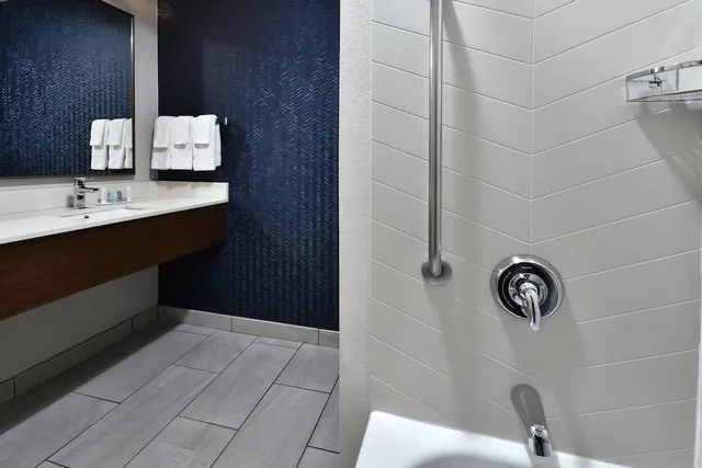 استوديو بسريرين مزدوجين مع أريكة لذوي الإعاقة، Fairfield Inn & Suites by Marriott Richmond Innsbrook 4/6