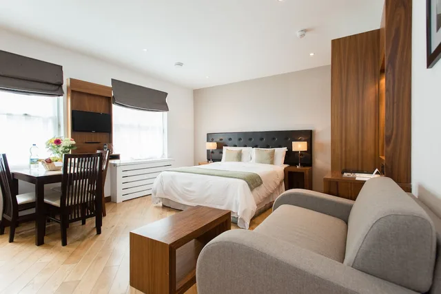Deluxe, Studio, Double Bed, Sofa, Presidential Apartments - Kensington 3/7