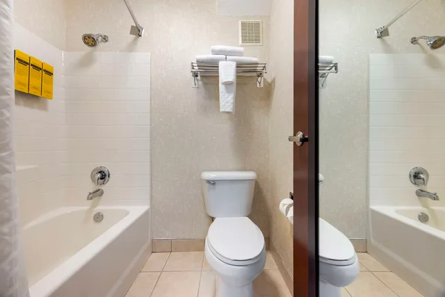 غرفة بسريرين كوين، Best Western Plus Northwind Inn Suites 4/5