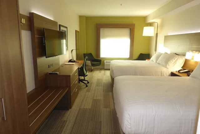 غرفة قياسية بسريرين كوين، Holiday Inn Express Suites Brentwood 2/5