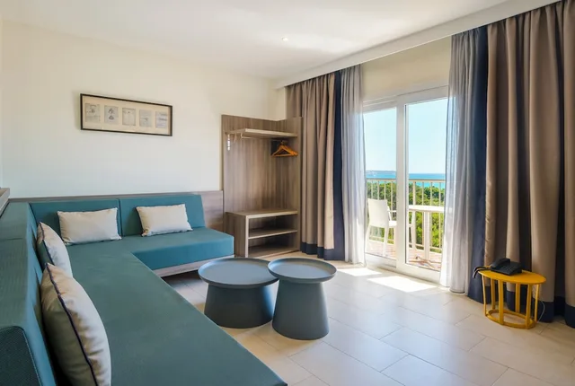 شقة بسريرين منفصلين بإطلالة على البحر بغرفة نوم واحدة مع أريكة، Cabot Tres Torres Apartamentos 4/10