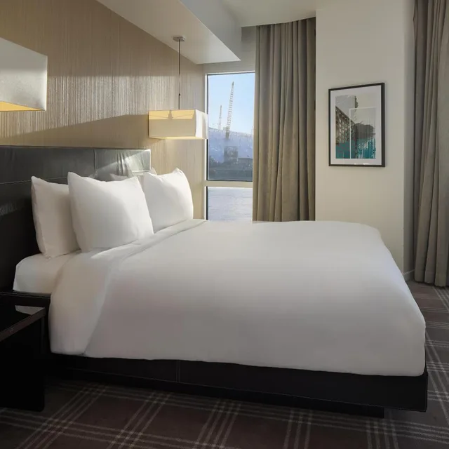 Premium, River View, Radisson Blu Hotel, London Canary Wharf East 3/8