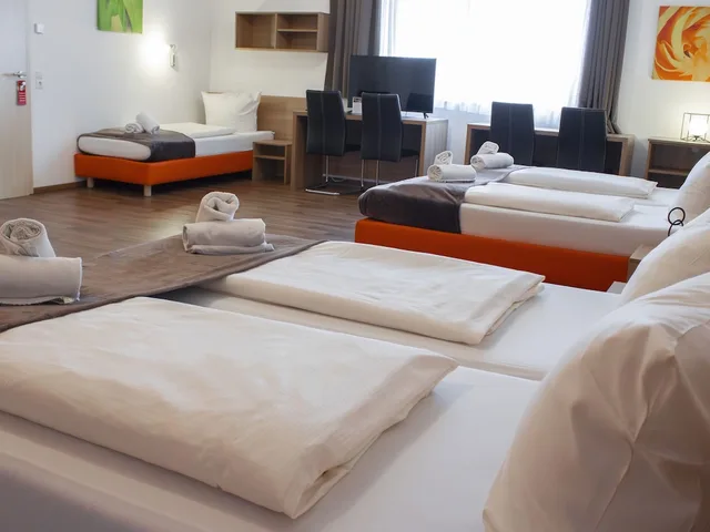 غرفة عائلية بخمسة أسرّة بغرفة نوم واحدة، Orange Hotel Und Apartments 2/3