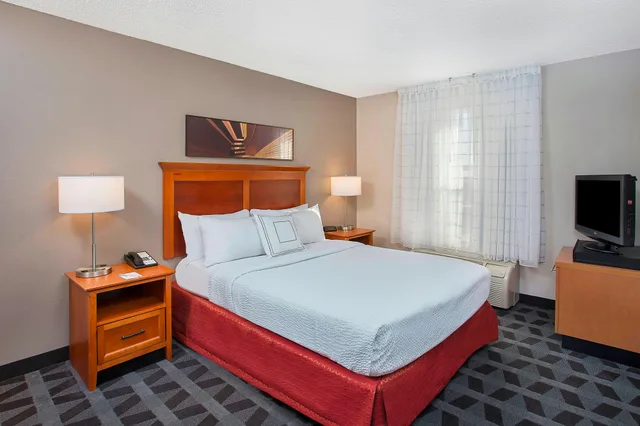 Room, TownePlace Suites by Marriott Knoxville Cedar Bluff 1/4