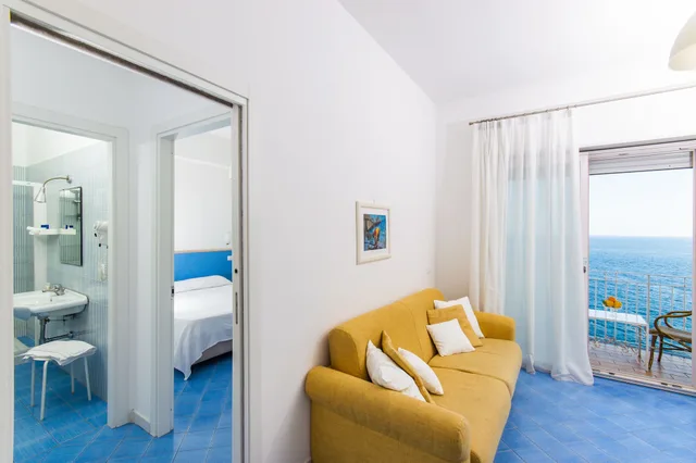 1 Bedroom, Apartment, 2 Double and Twin Beds, Sea View، Residence Due Torri 4/6