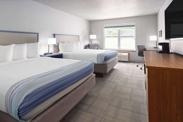 غرفة بسريرين كوين، AmericInn by Wyndham Iron Mountain 1/3