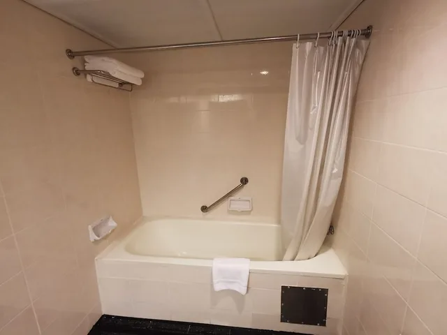 غرفة تنفيذية بسريرين منفصلين بإطلالة على النهر، Tongtara Riverview Hotel 5/5