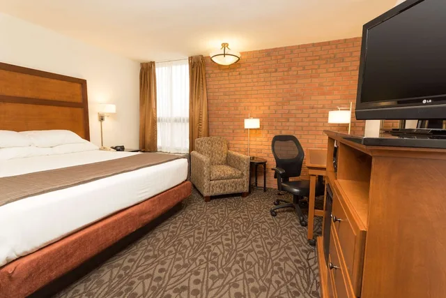 غرفة بسرير كينج في طابق مرتفع، Drury Inn and Suites Frankenmuth 2/4