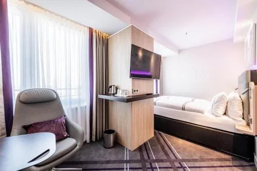 غرفة بسرير مزدوج بإطلالة، Premier Inn Cologne City South Hotel 1/1