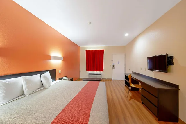 غرفة بسرير كينج للمدخنين، Motel6 Rhome, TX 1/10