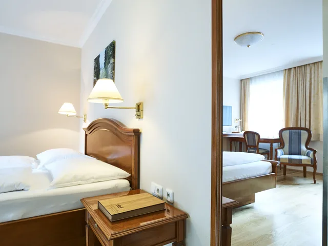 Economy, Double Bed, Street Side View, Das Grune Hotel Zur Post - 100 Bio 6/10