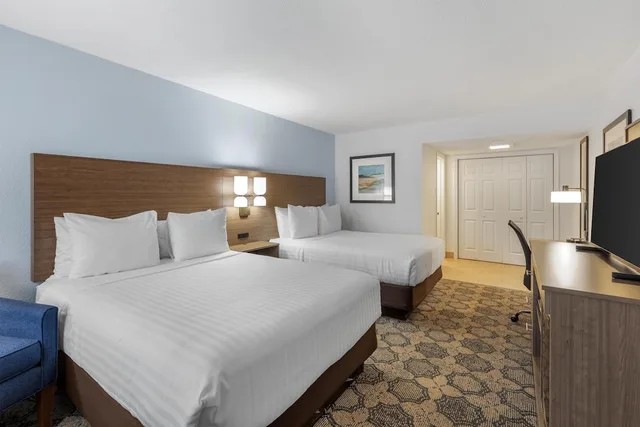 غرفة قياسية بسريرين كوين، Best Western Palm Beach Lakes 1/8