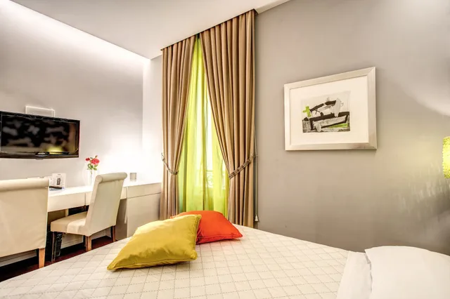 Room, Single, King Bed, Boutique Hotel Roma 7/10