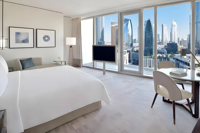 Club, King Bed, Burj View، Address Sky View, Downtown Dubai 2/2